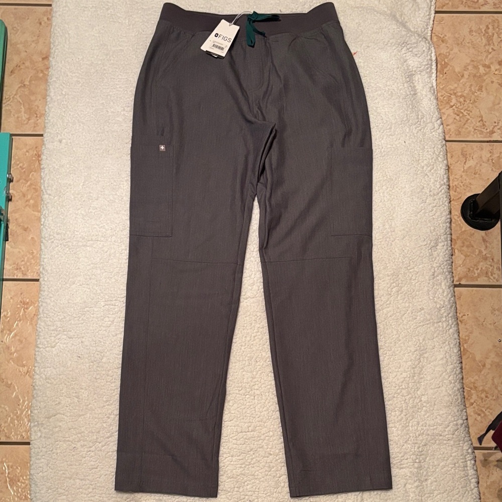 FIGS Axim 2.0 Straight Cargo Scrub Pants - Graphite Grey
